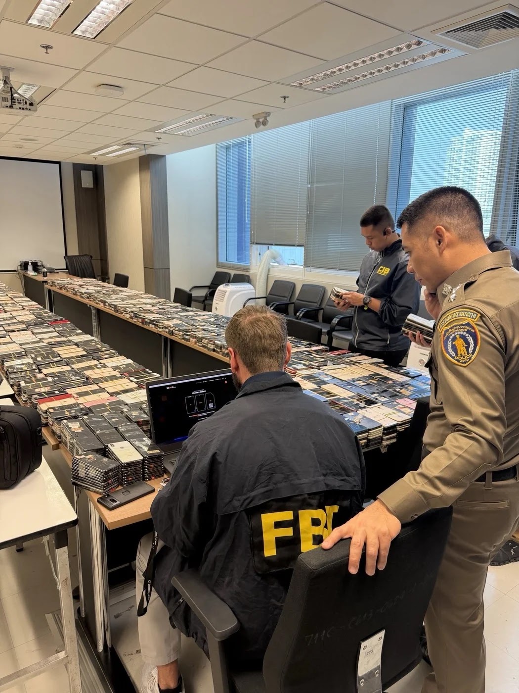 Κατασχέθηκαν τηλέφωνα (Πηγή - FBI.gov)